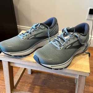 Men’s size 10brooks ghost 14 grey running shoes